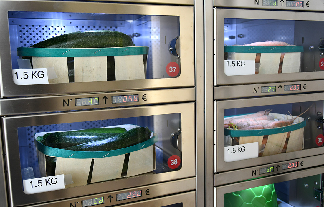 les casiers remplis de légumes.